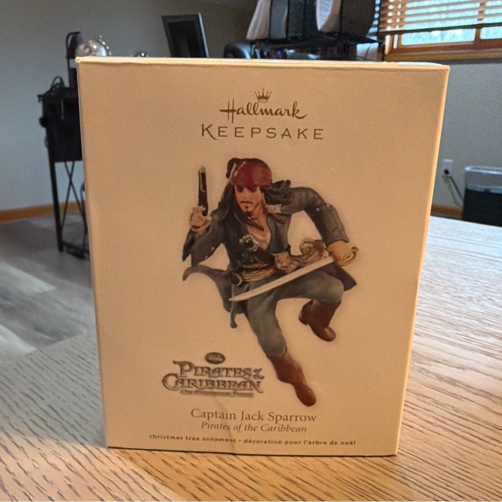 2011 Hallmark Keepsake Disney Pirates of the Caribbean Captian Jack Sparrow